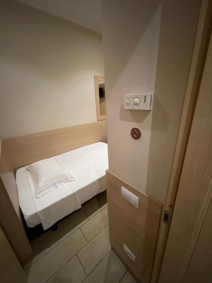 Quarto Individual com Banheiro Privativo